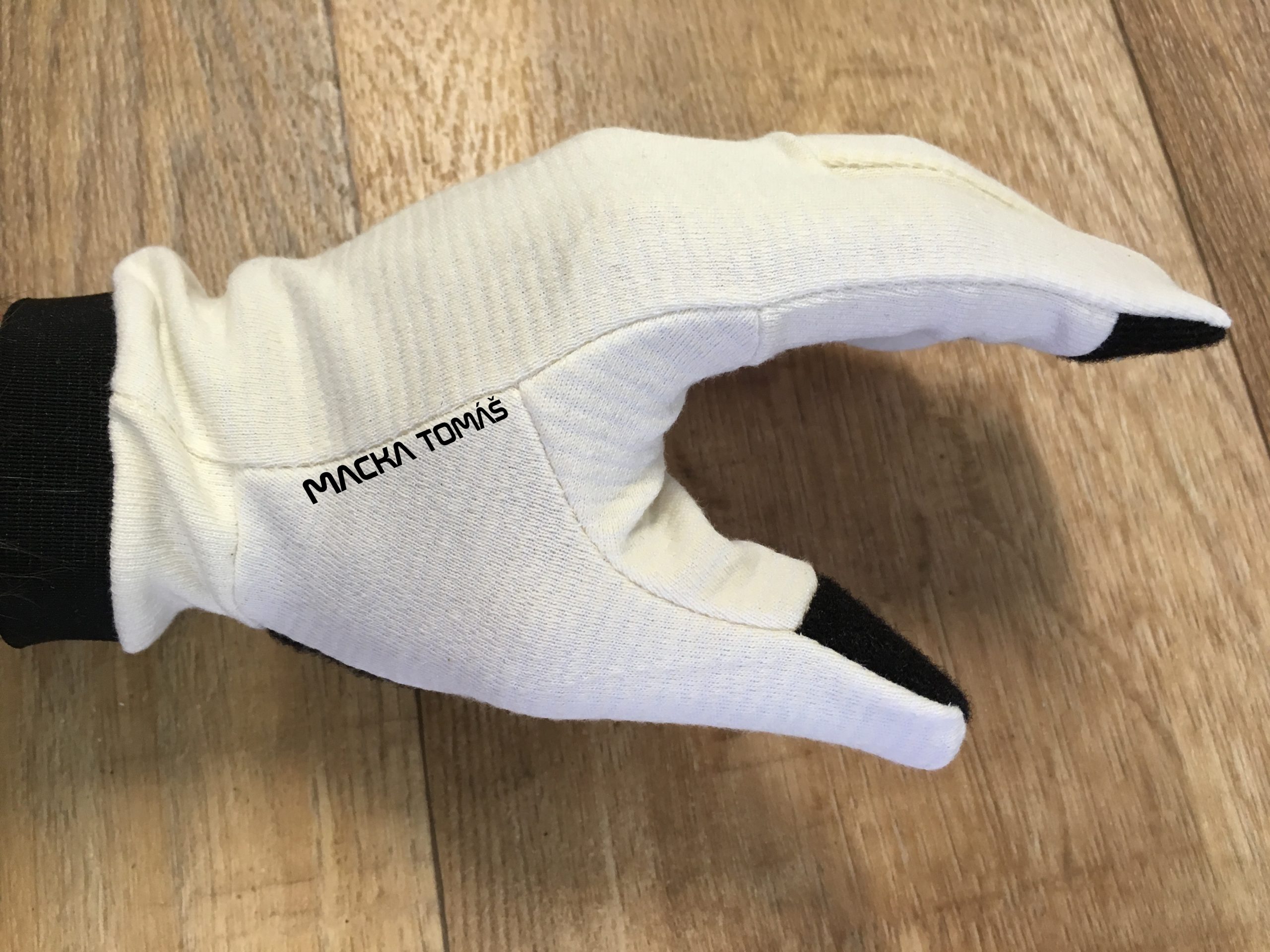 Výroba textilních rukavic Macka Tomáš