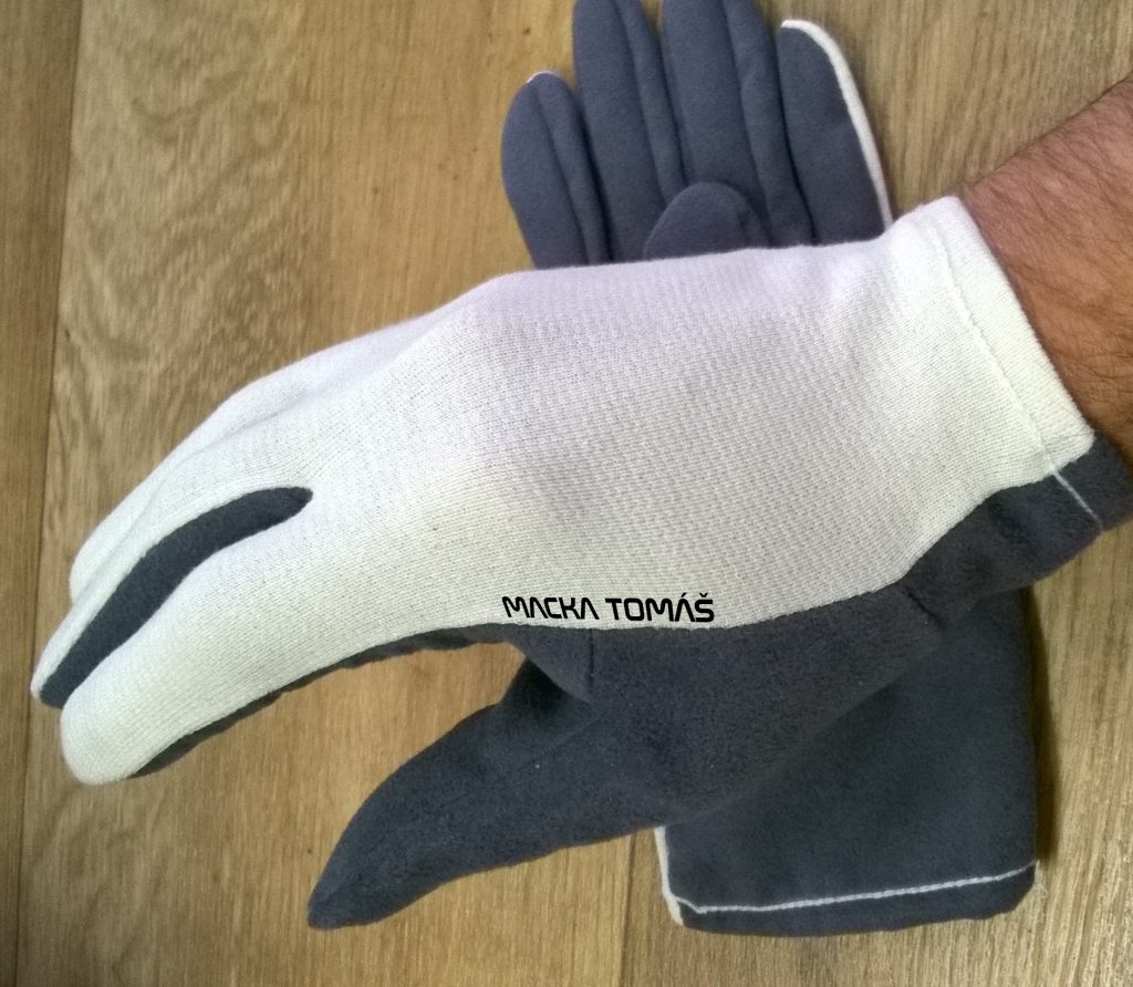 Výroba textilních rukavic